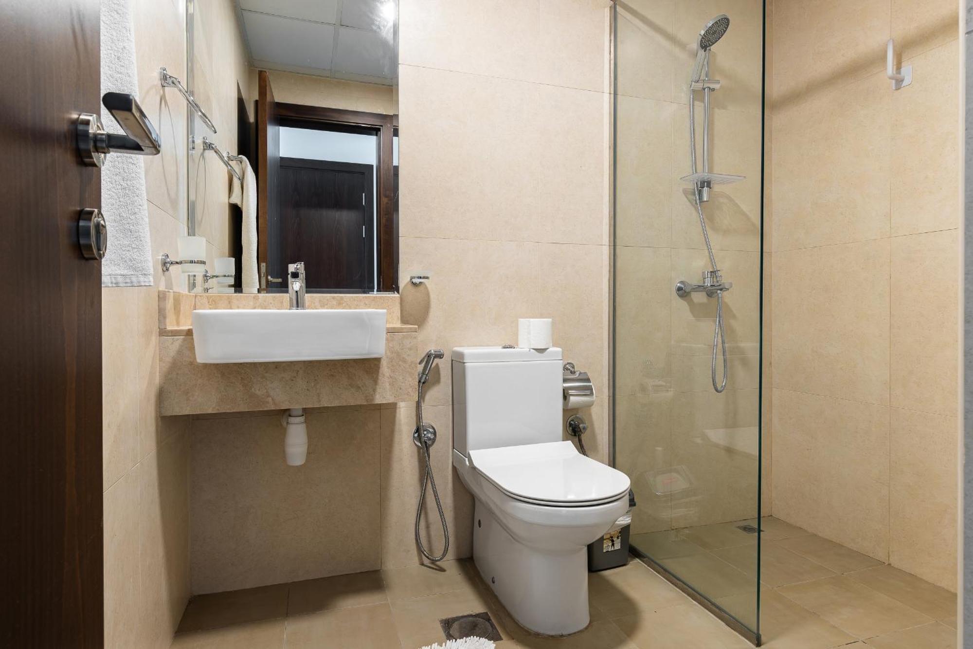 Binghatti Gateway By Simply Comfort Apartment *