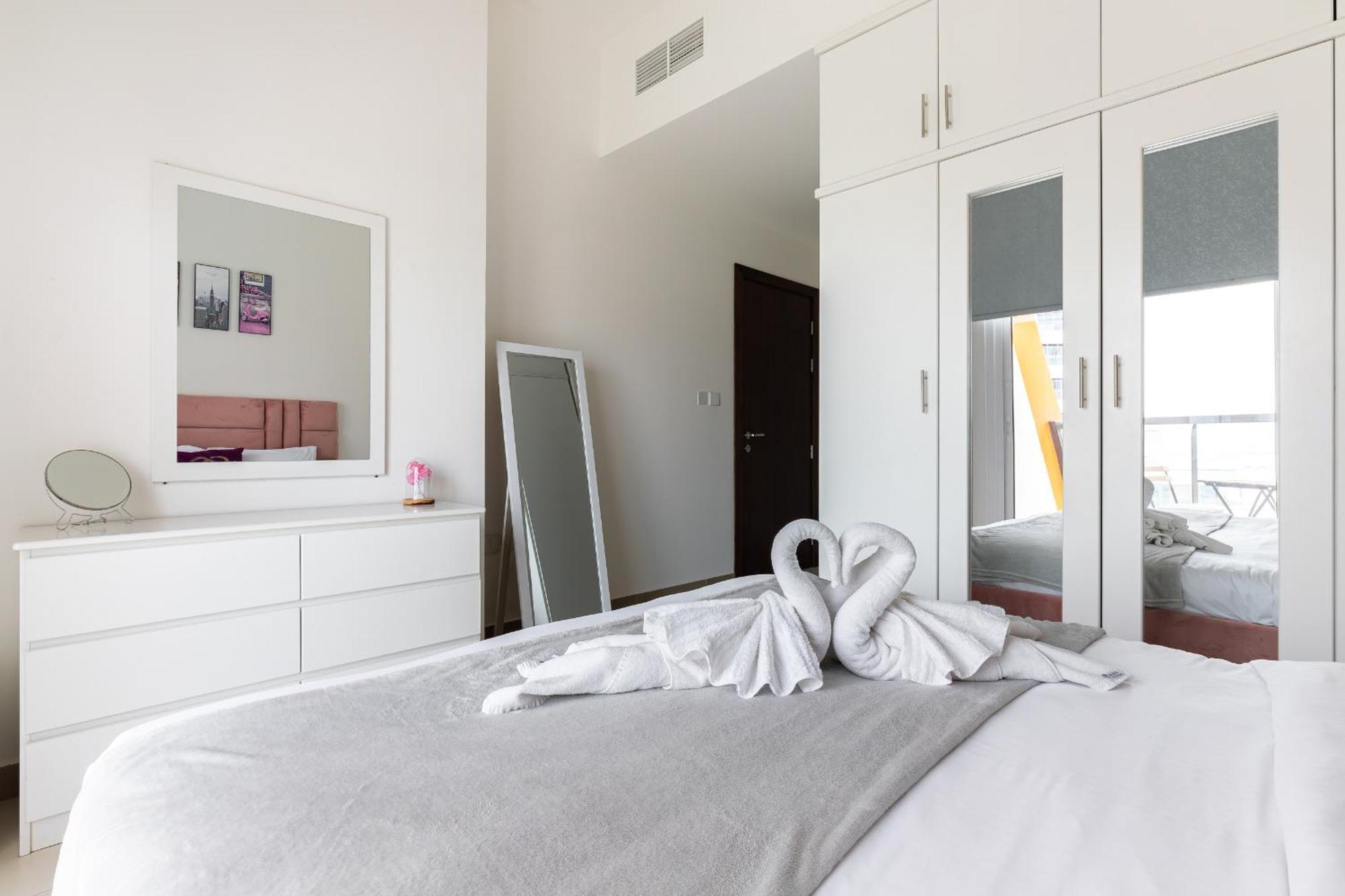 Binghatti Gateway By Simply Comfort Apartment