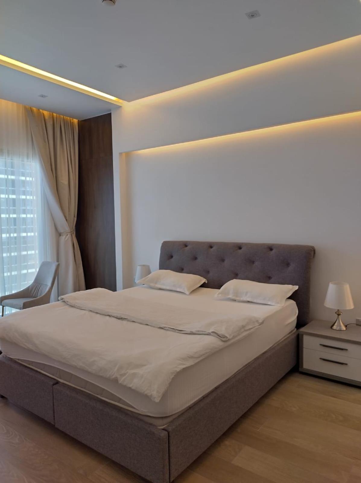 Upgraded 2 Bedroom At Marina Apartment Dubai