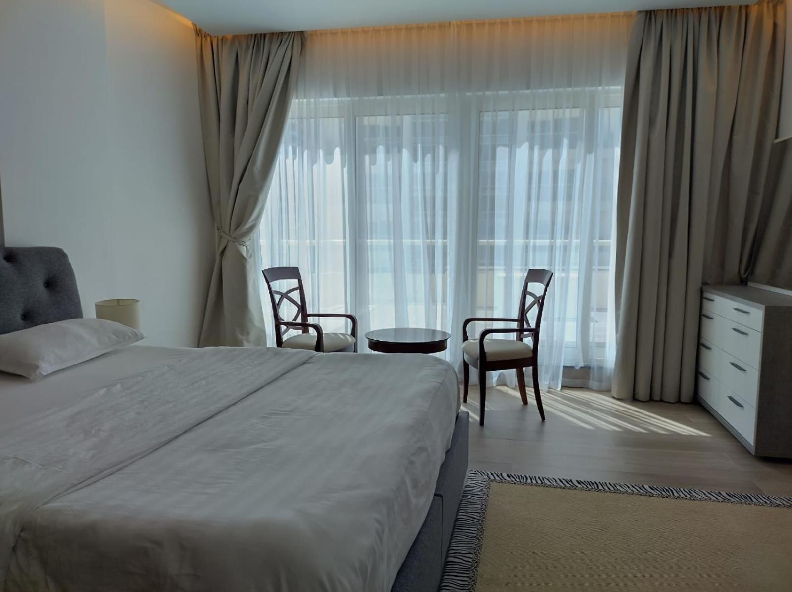 Upgraded 2 Bedroom At Marina