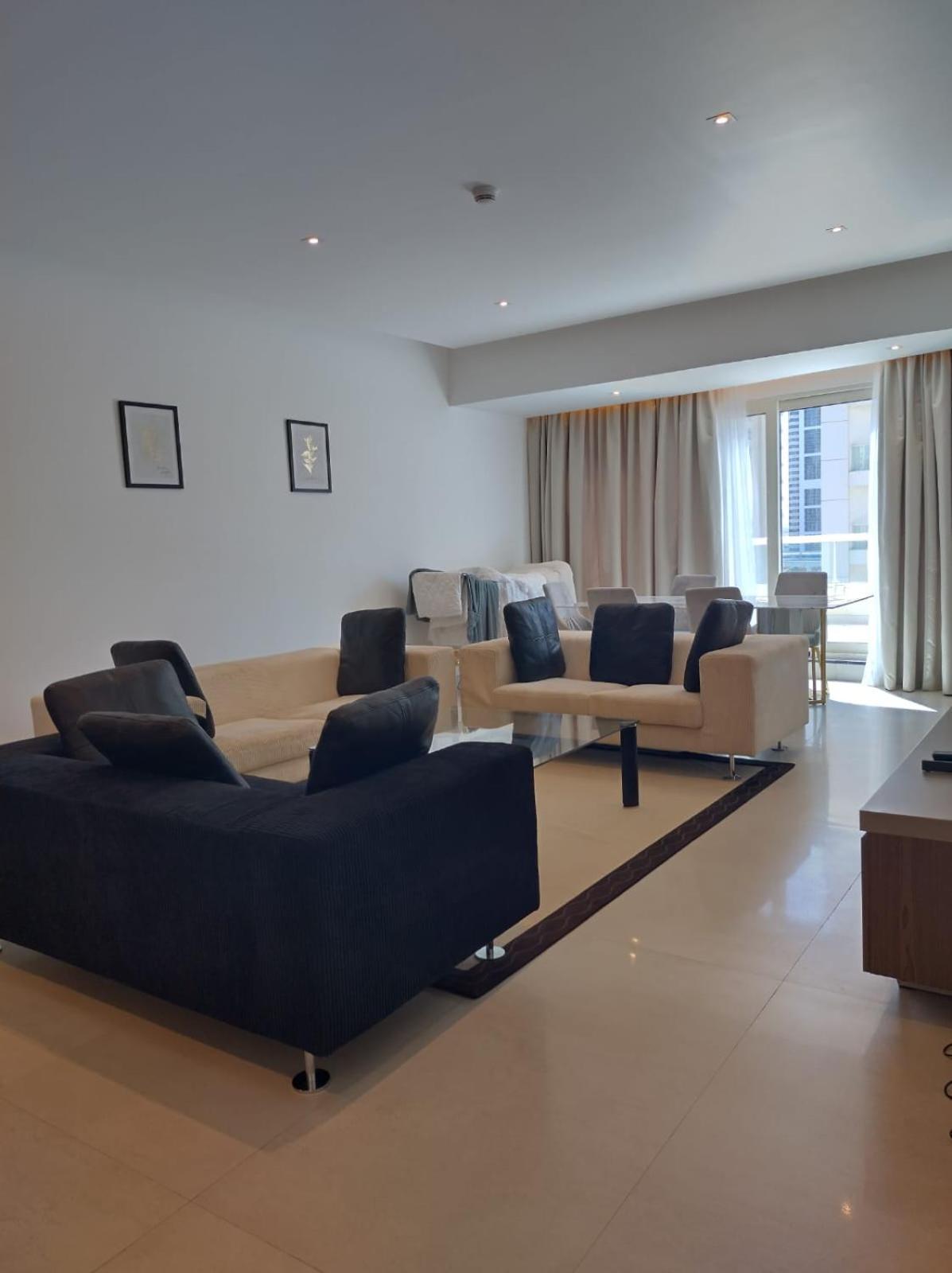 Upgraded 2 Bedroom At Marina * Dubai