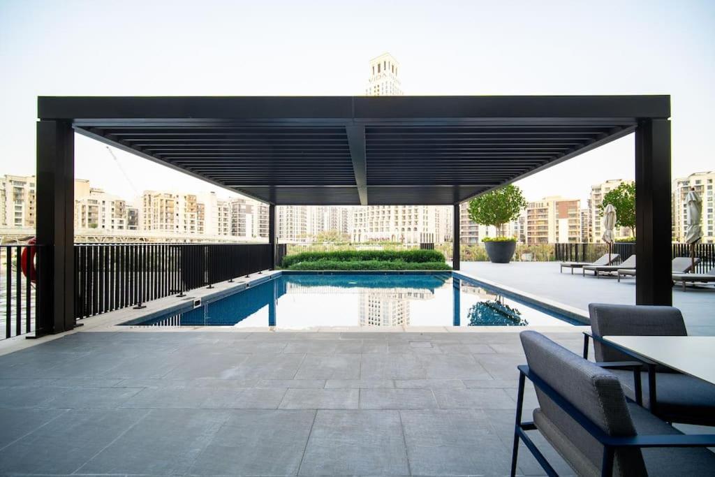 Bright 1-bdr View Of Harbour Creek Apartment Dubai
