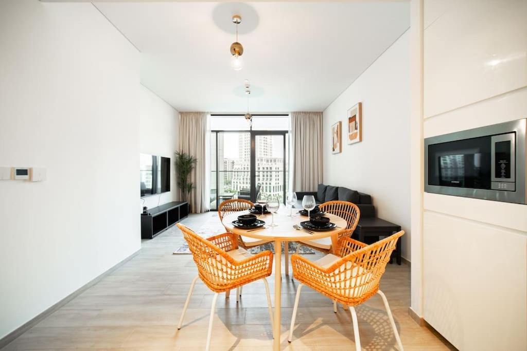 Bright 1-bdr View Of Harbour Creek Apartment