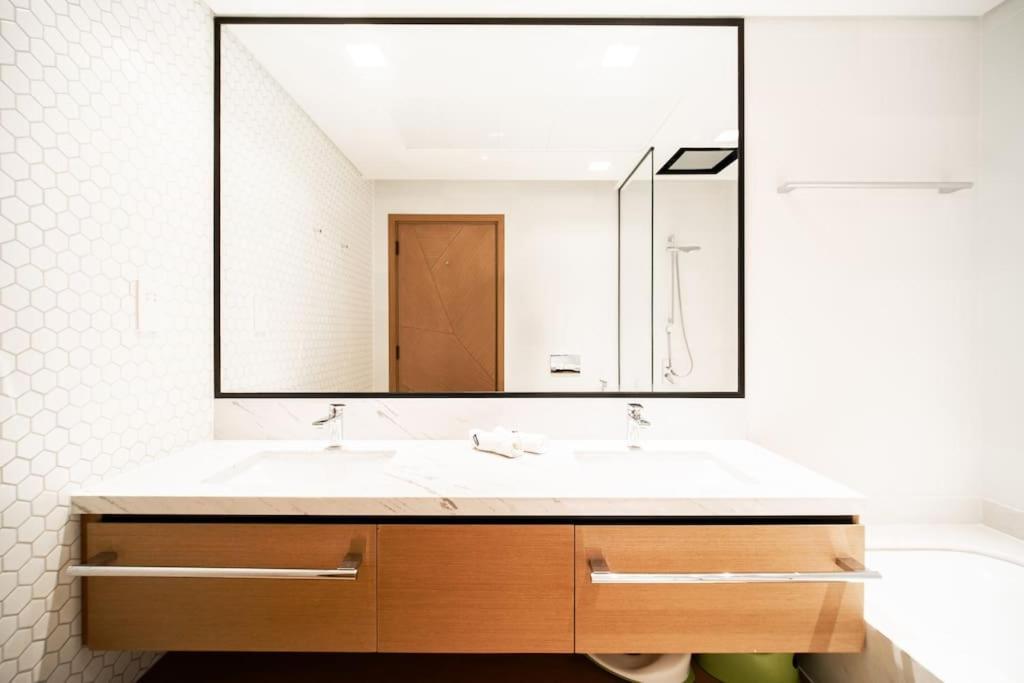 Bright 1-bdr View Of Harbour Creek Dubai
