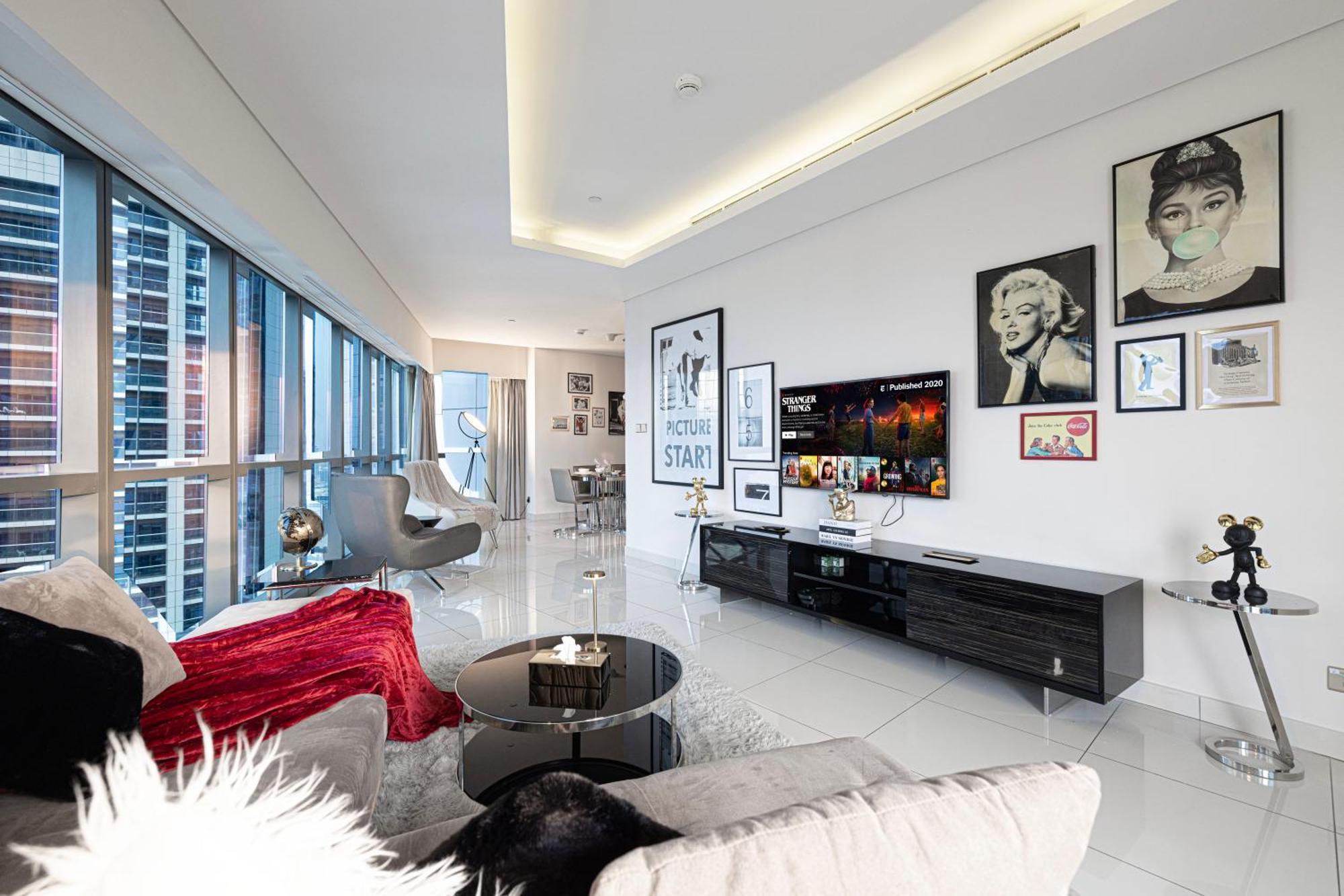 Luxurious 2bdr In Paramount Towers With Stunning Burj Khalifa Views