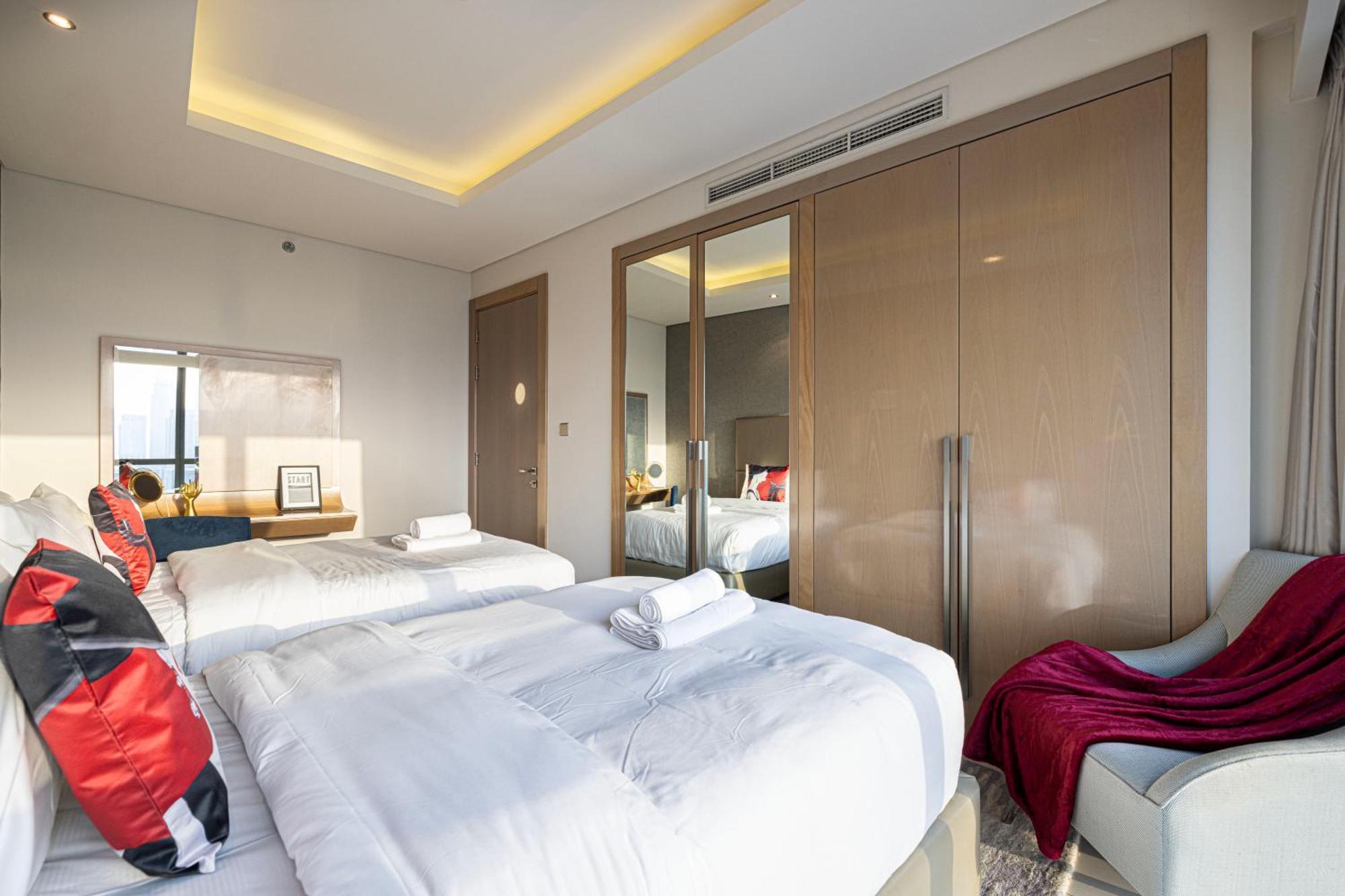 Luxurious 2bdr In Paramount Towers With Stunning Burj Khalifa Views