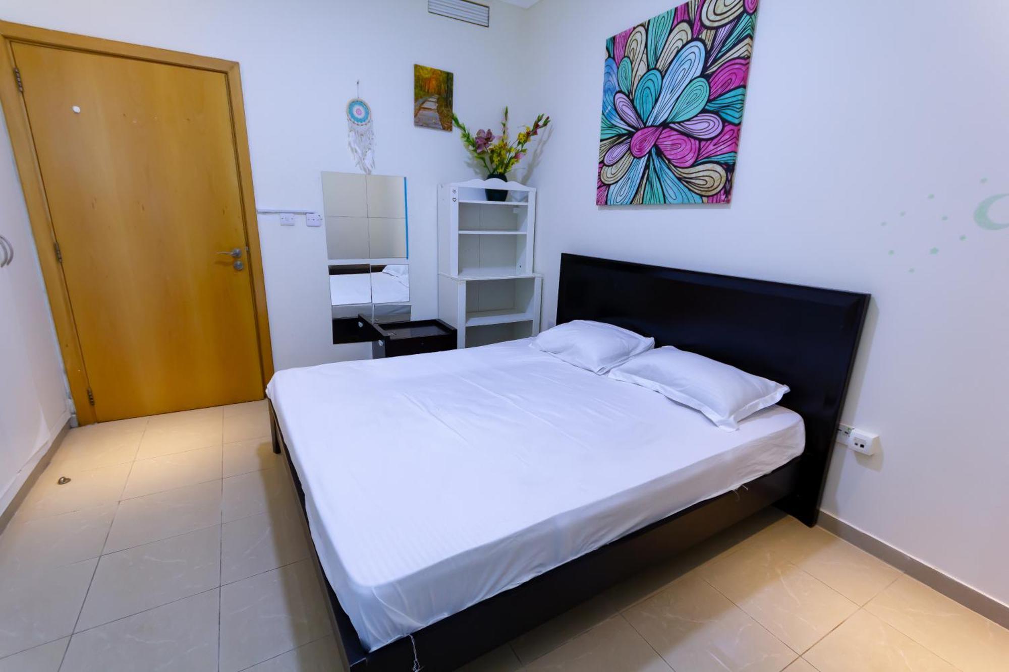 Lovely Spacious For Ladies In Marina للفتيات فقط Apartment *