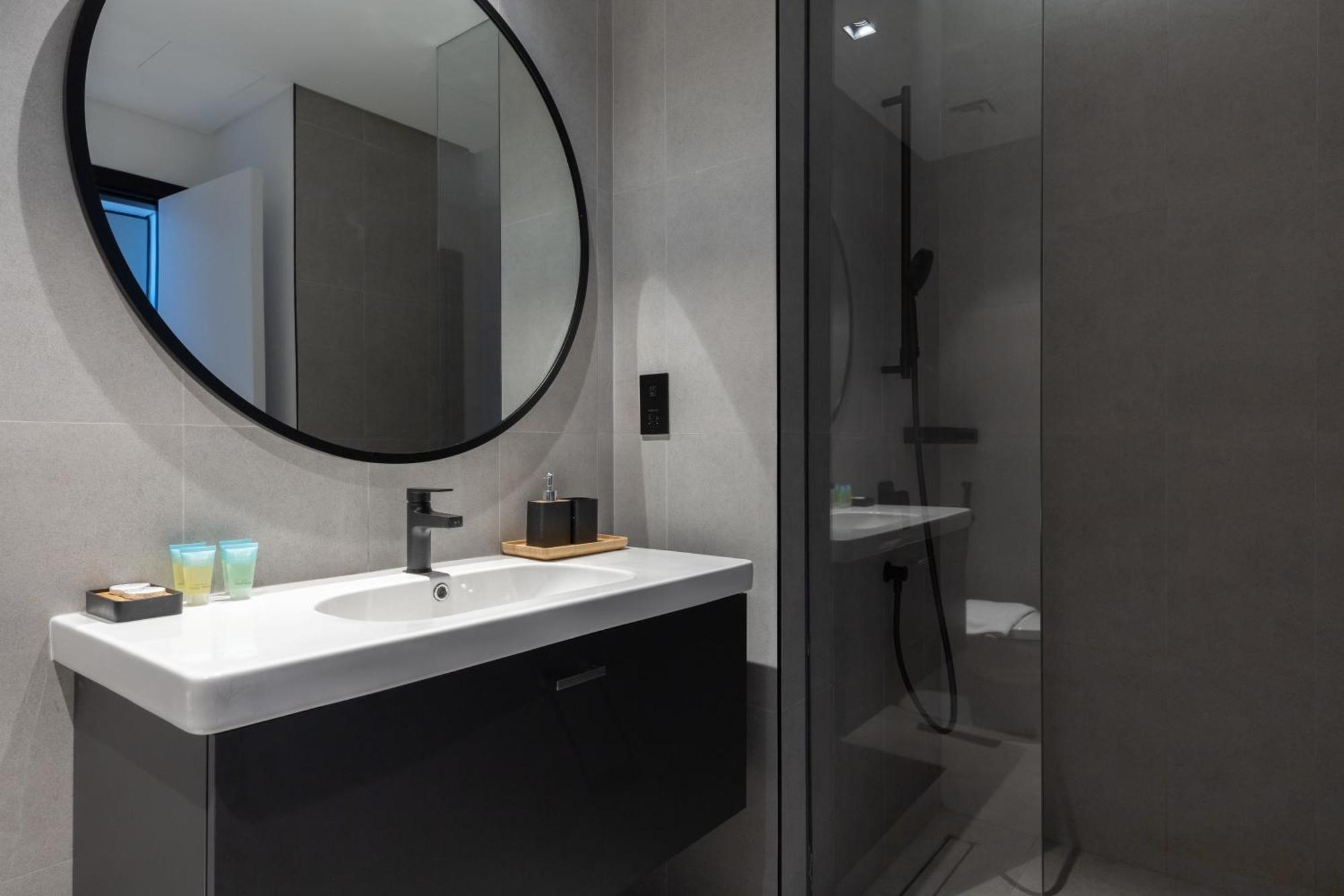 Waves - Stylish 13th-floor With Top-notch Amenities *