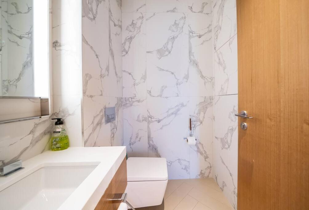 Newarabian 3 Bedroom Address Opera Downtown Apartment *