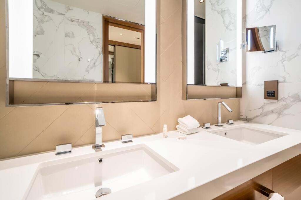 Newarabian 3 Bedroom Address Opera Downtown Apartment *