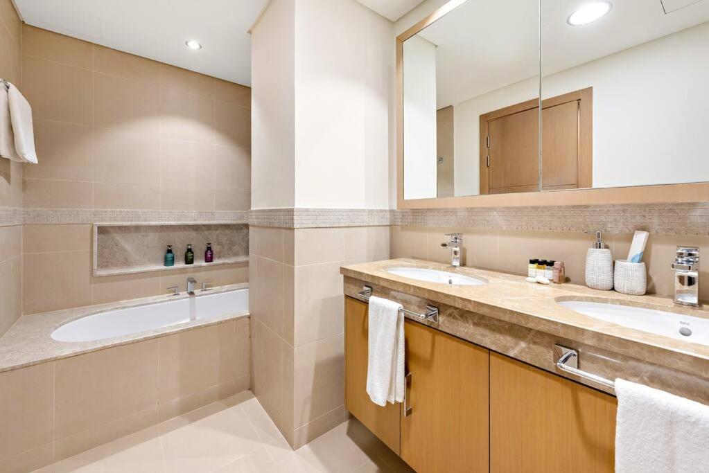 First Class 2br Burj Khalifa View Apartment Dubai