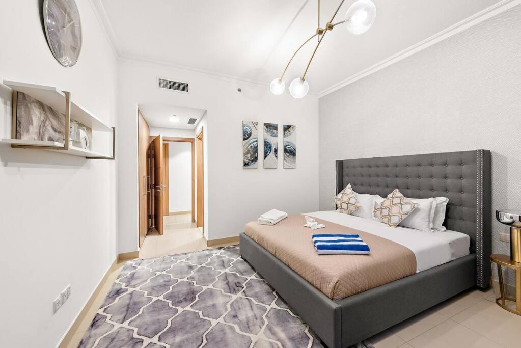 First Class 2br Burj Khalifa View Apartment Dubai