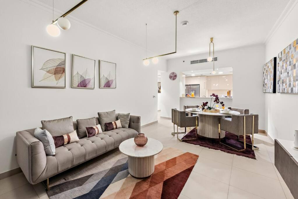 First Class 2br Burj Khalifa View Apartment *