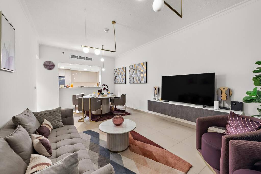 First Class 2br Burj Khalifa View Apartment *