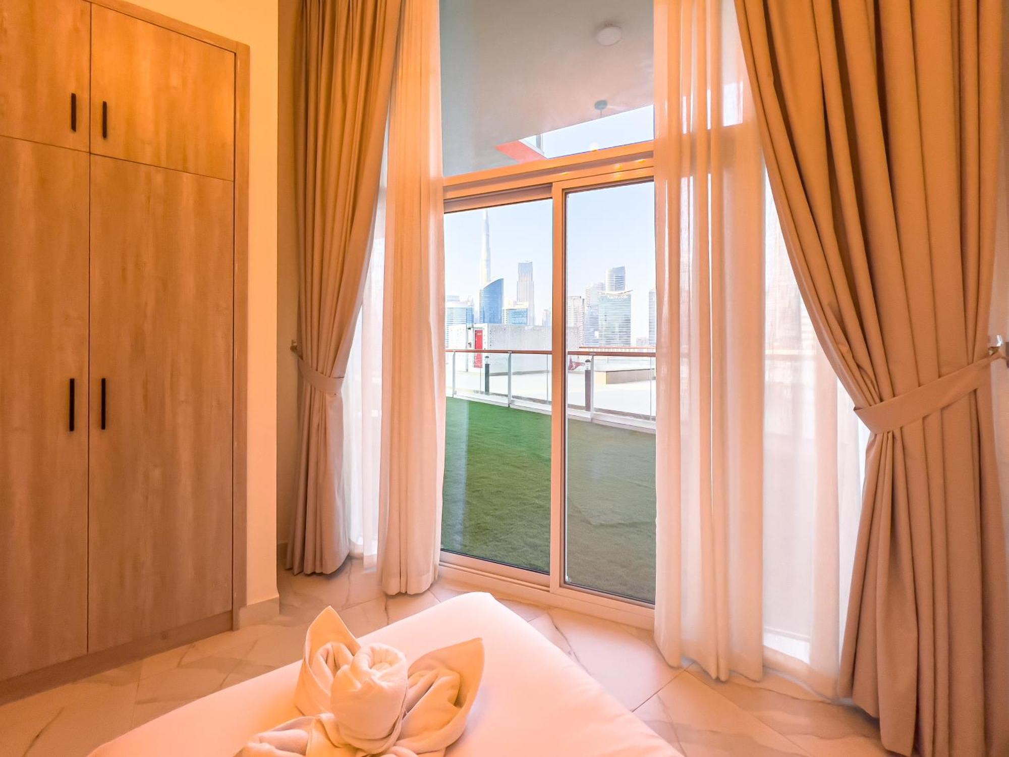 Millennium Binghatti 2br Burj Khalifa And Apartment