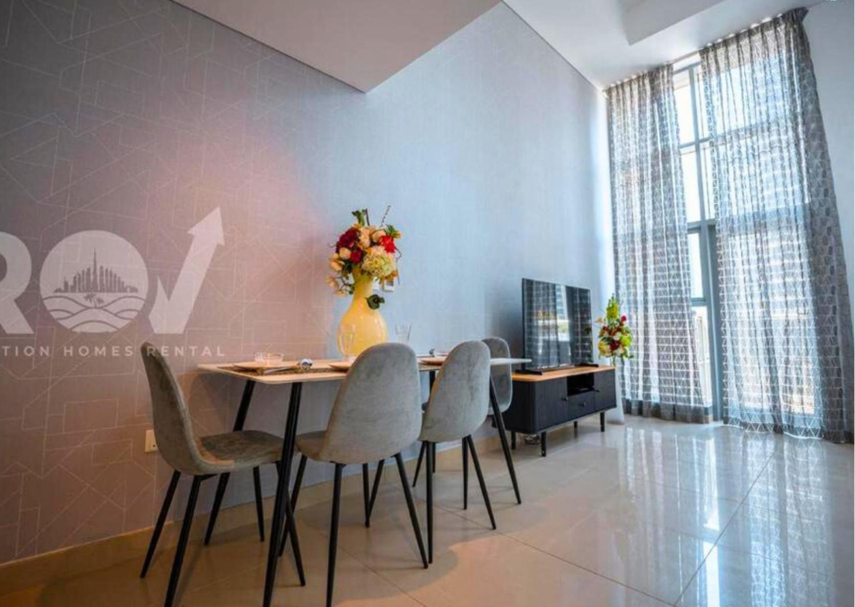 Eloquent 1br With Dedicated Study Area *