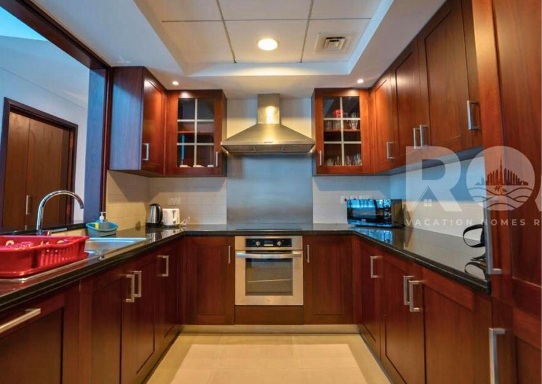 Eloquent 1br With Dedicated Study Area *