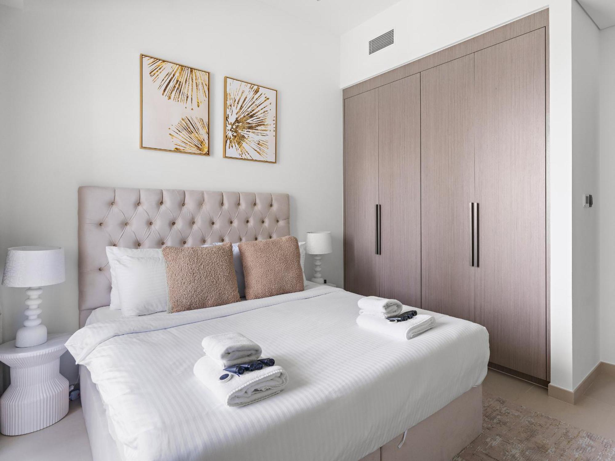 Classy And Sophisticated 3br 1 Gr In Downtown With Burjkhalifa View