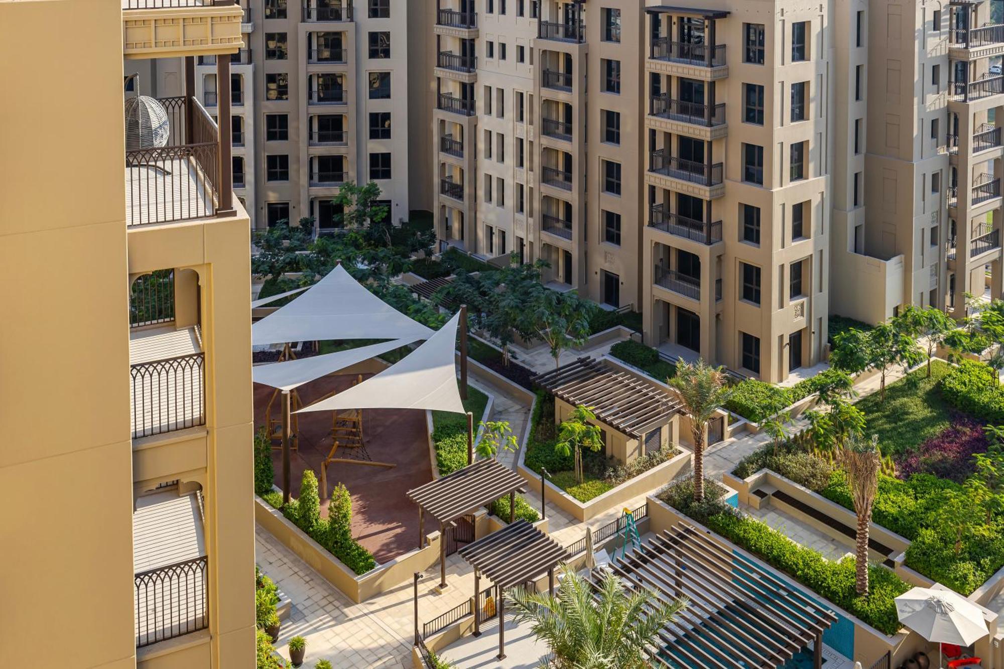Chic 2br In Madinat Jumeirah Living Pool Views Dubai