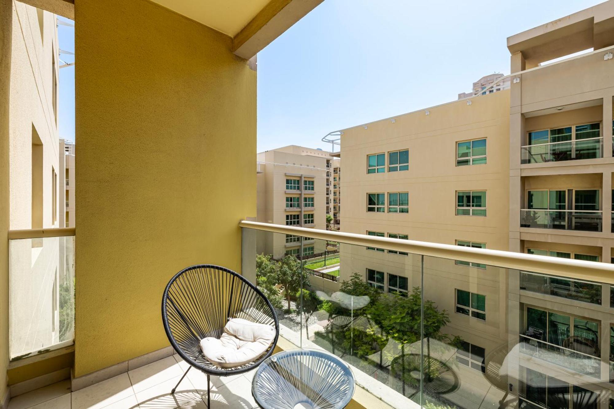 Apartment Classy 1 Bedroom In The Greens Courtyard View Dubai