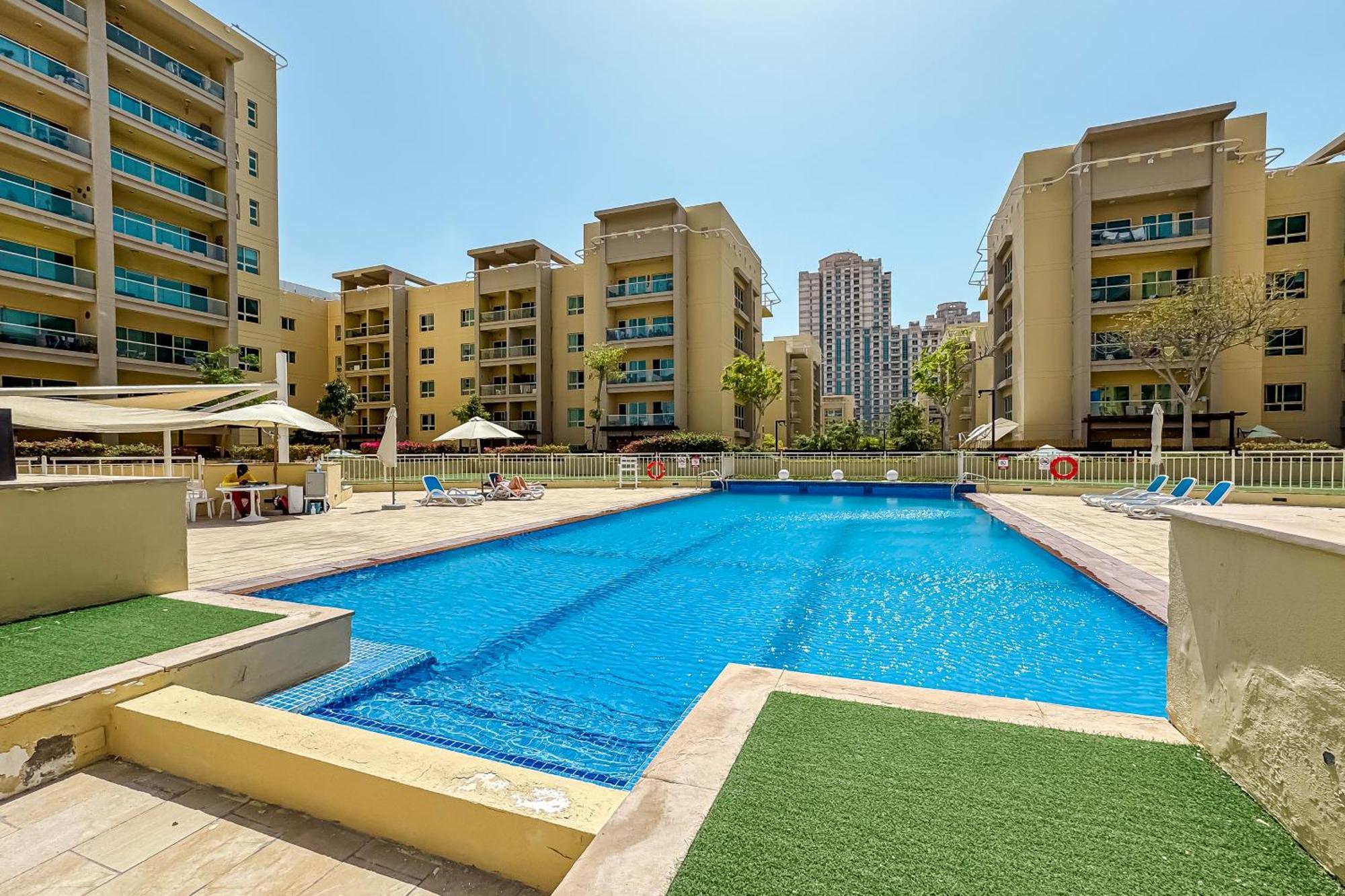 Apartment Classy 1 Bedroom In The Greens Courtyard View Dubai
