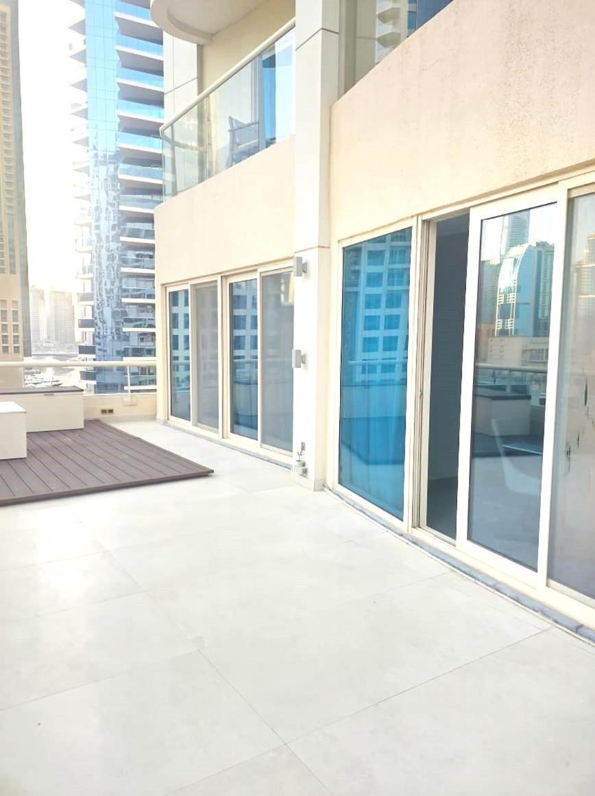 Upgraded 2 Bedroom At Marina Apartment *