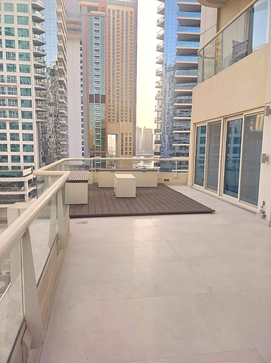 Apartment Upgraded 2 Bedroom At Marina Dubai