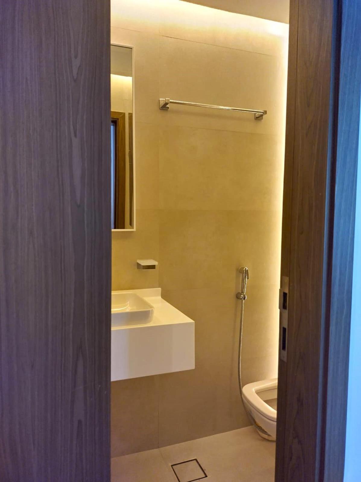 Upgraded 2 Bedroom At Marina Apartment