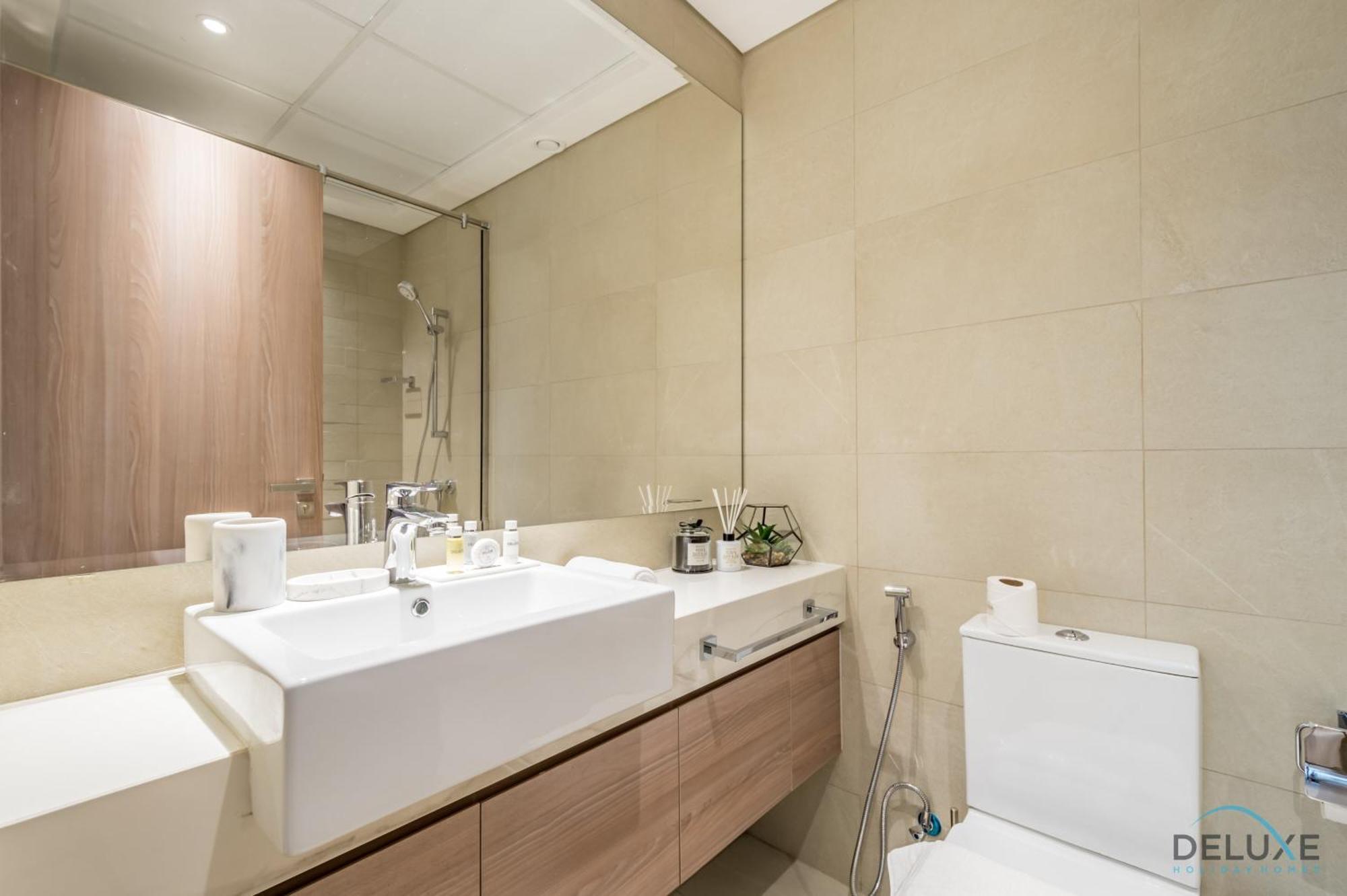 Apartment Inviting 2br In Azizi Riviera 39, Al Merkadh By Deluxe Homes