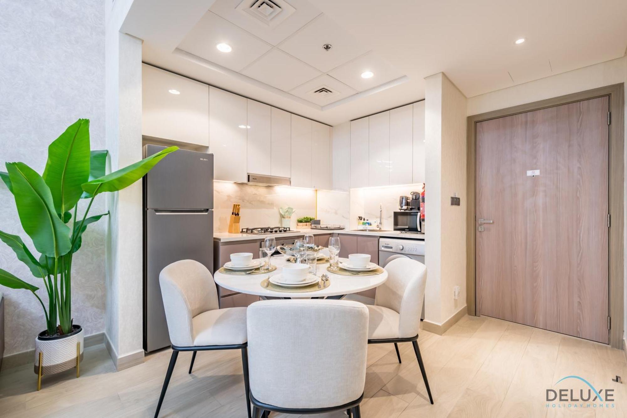 Apartment Inviting 2br In Azizi Riviera 39, Al Merkadh By Deluxe Homes Dubai
