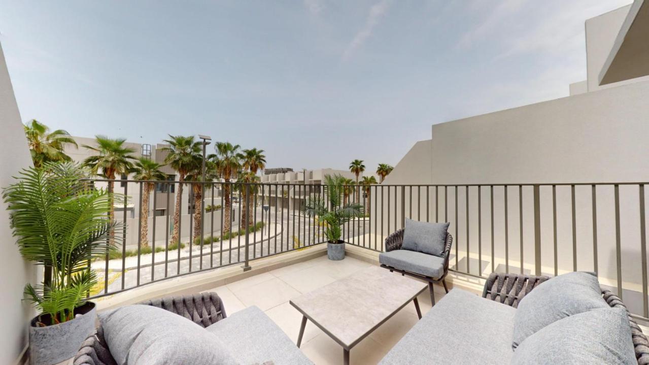 Mag Arabic - Elegant Two Bedroom In Mbr Apartment *