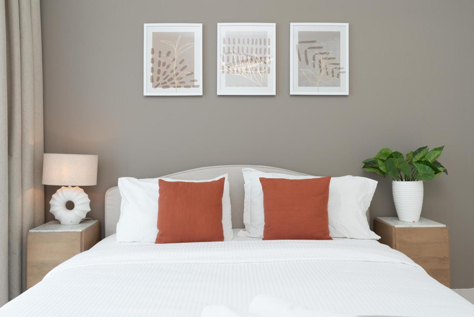 Vista 2 - Beachfront Stunning - Full Sea Views *