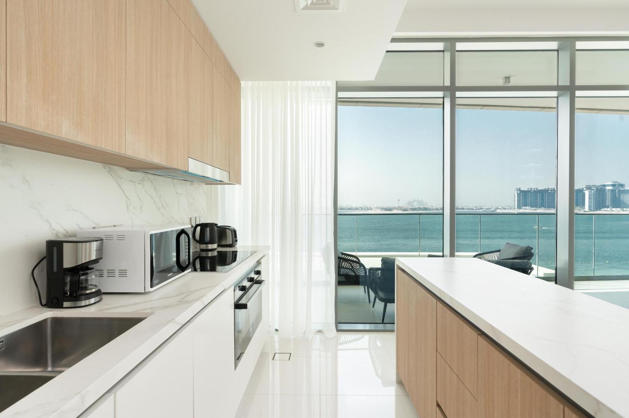 Apartment Vista 2 - Beachfront Stunning - Full Sea Views Dubai
