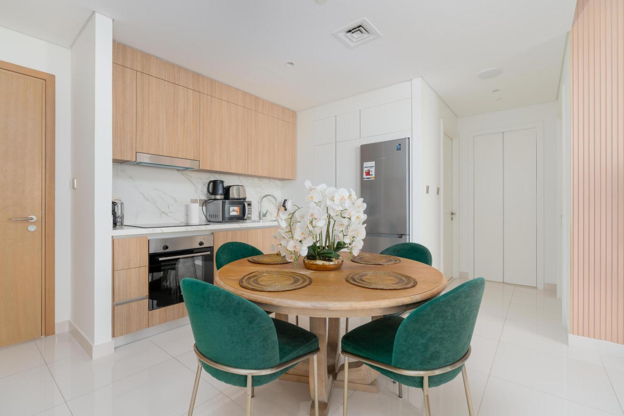 Vista 2 - Beachfront Stunning - Full Sea Views Apartment