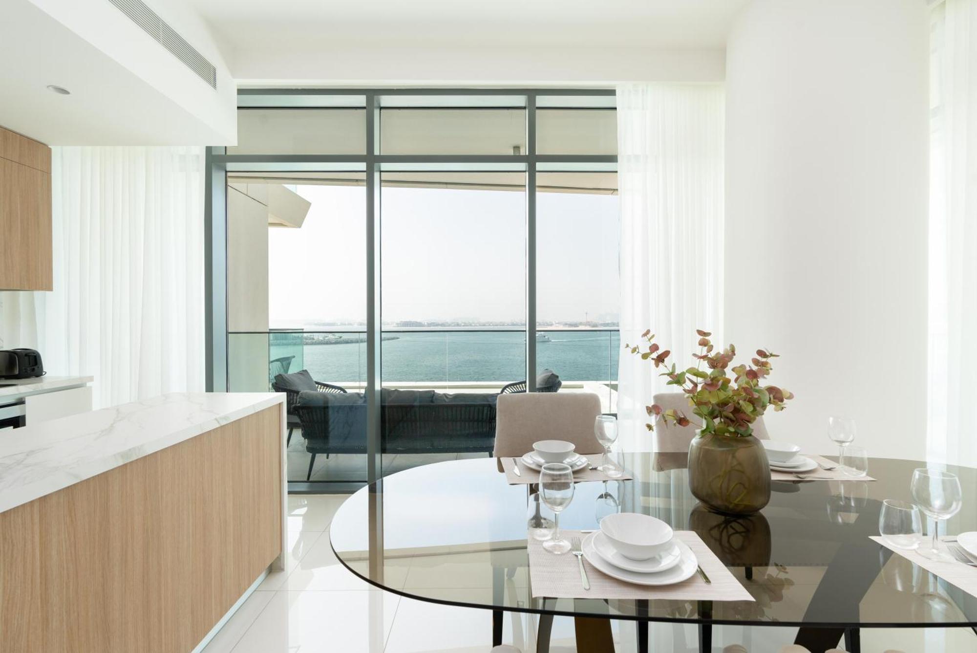 Apartment Vista 2 - Beachfront Stunning - Full Sea Views Dubai