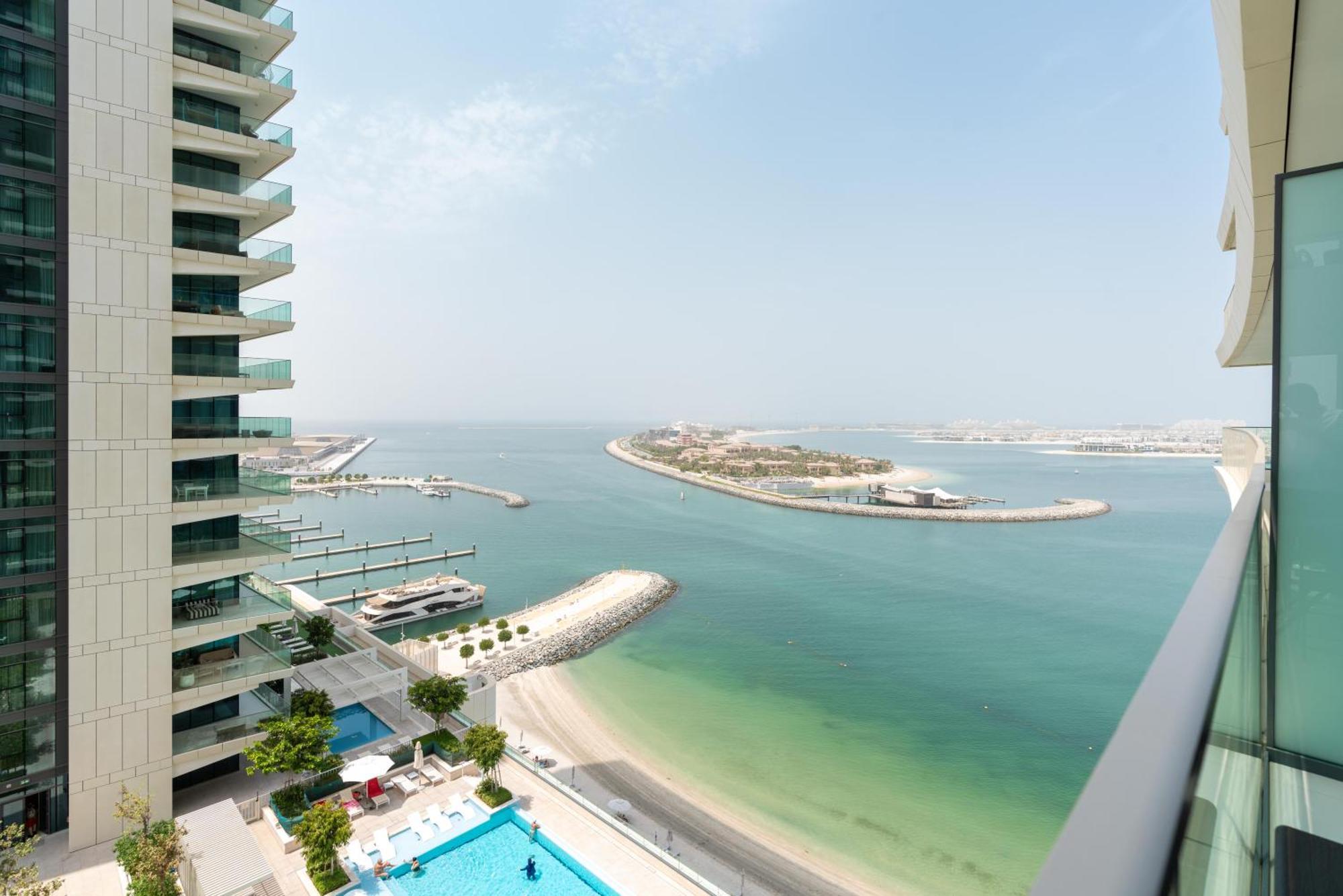 Vista 2 - Beachfront Stunning - Full Sea Views