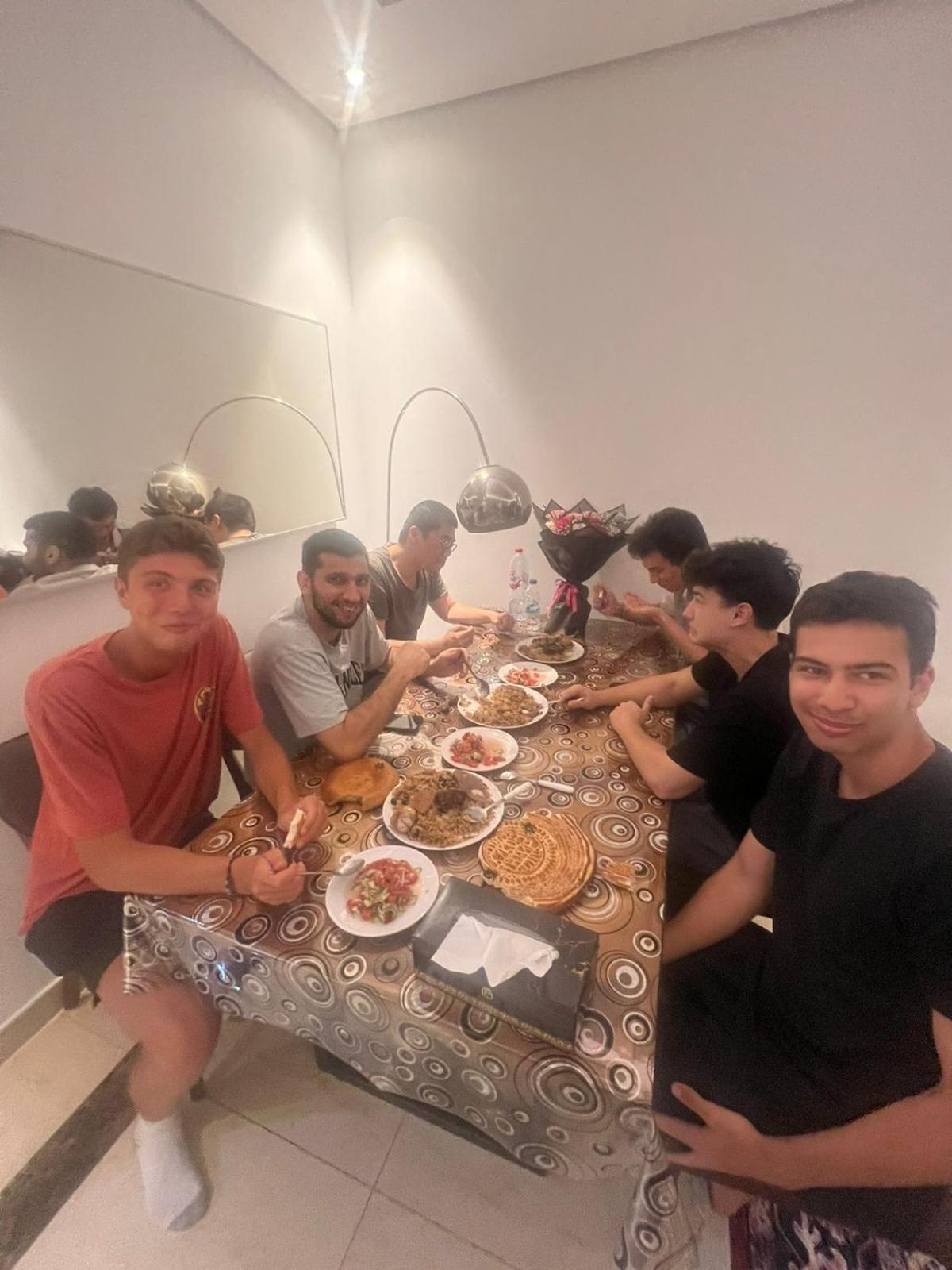 Hostel Downtown Holiday's - 1 Min To Mall & Burj Khalifa Dubai