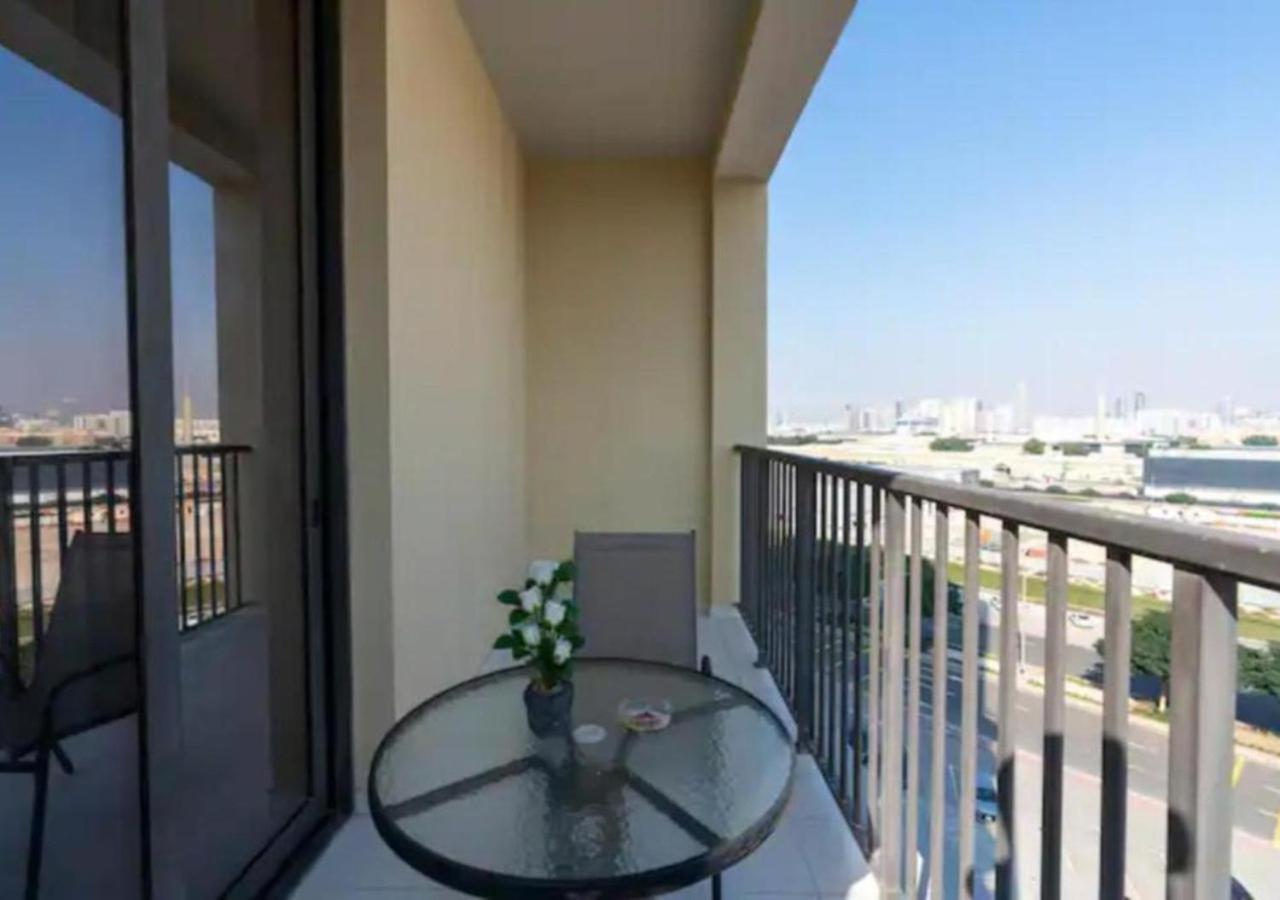 Elegant 2br Mesk 1 With Stunning Urban Views By Vibel