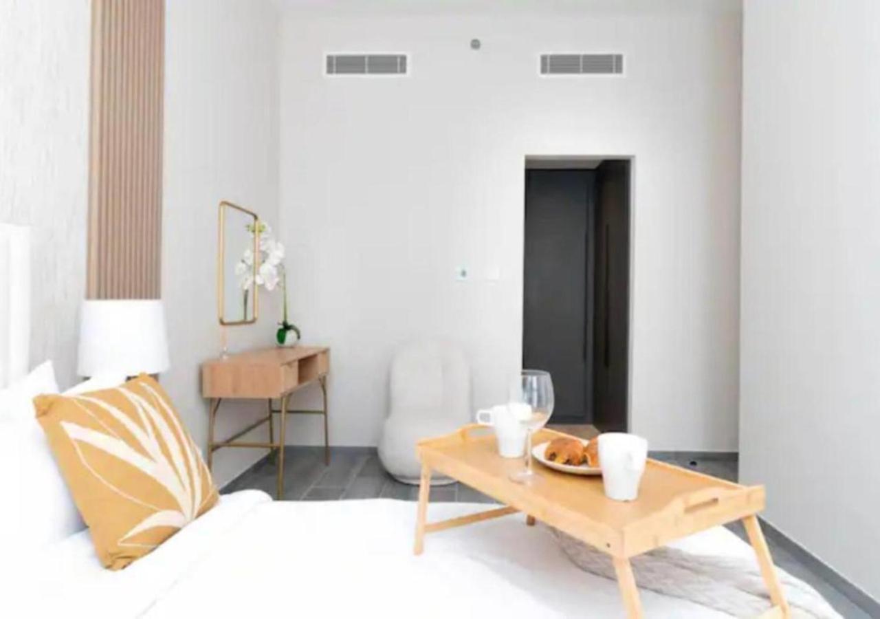Elegant 2br Mesk 1 With Stunning Urban Views By Vibel *