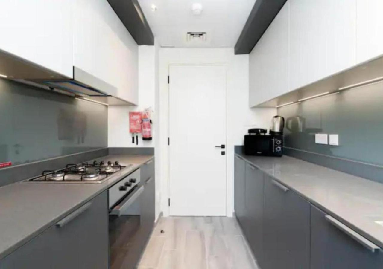 Elegant 2br Mesk 1 With Stunning Urban Views By Vibel Apartment