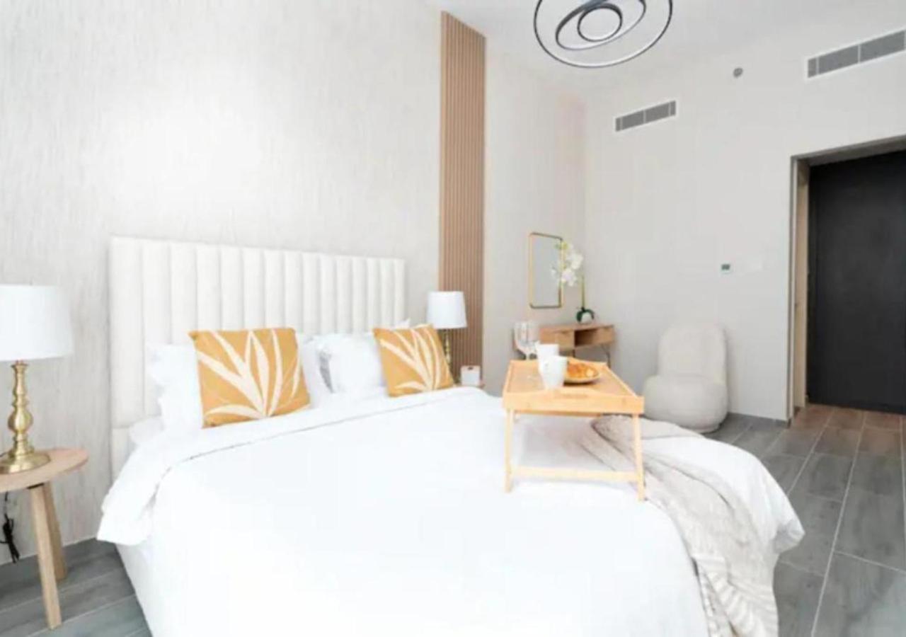 Elegant 2br Mesk 1 With Stunning Urban Views By Vibel *