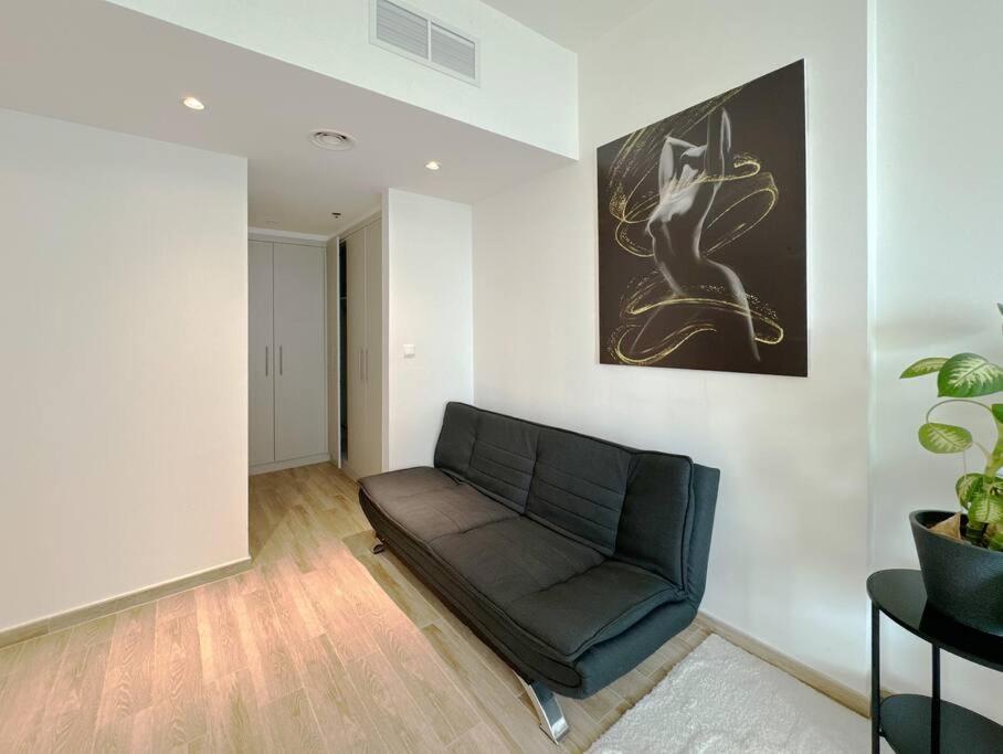 новые с 2 спальнями в Al Habtoor Apartment Dubai