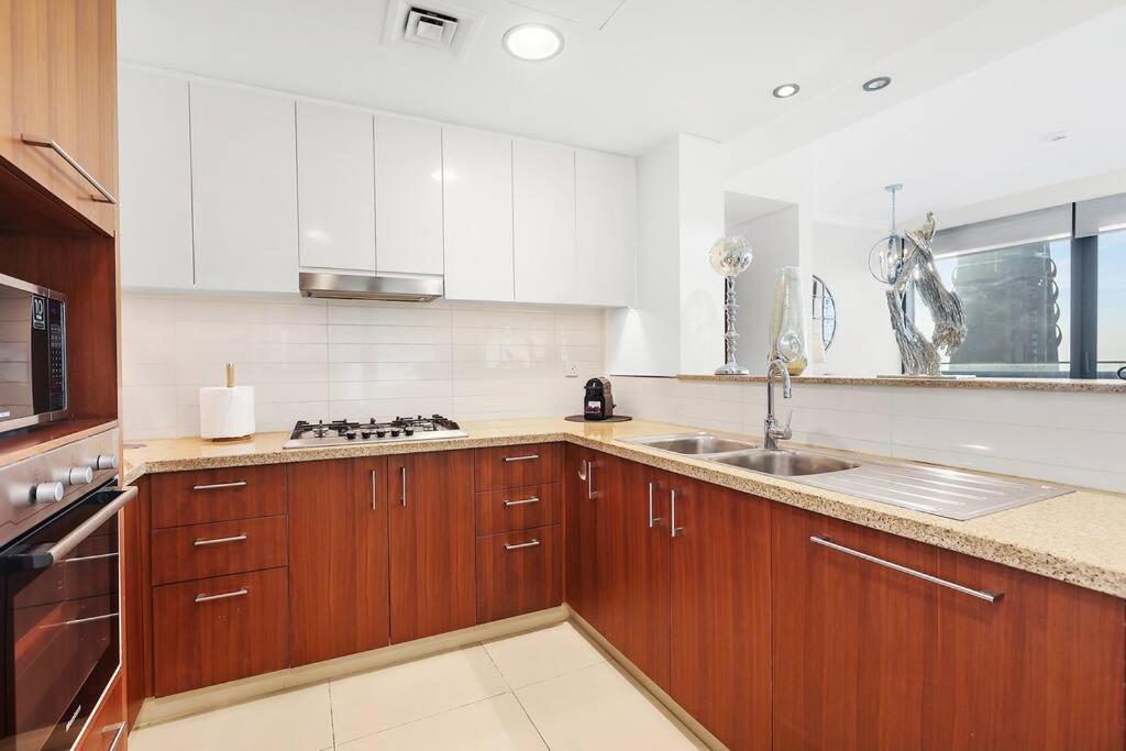First Class 2br Stunning Views * Dubai
