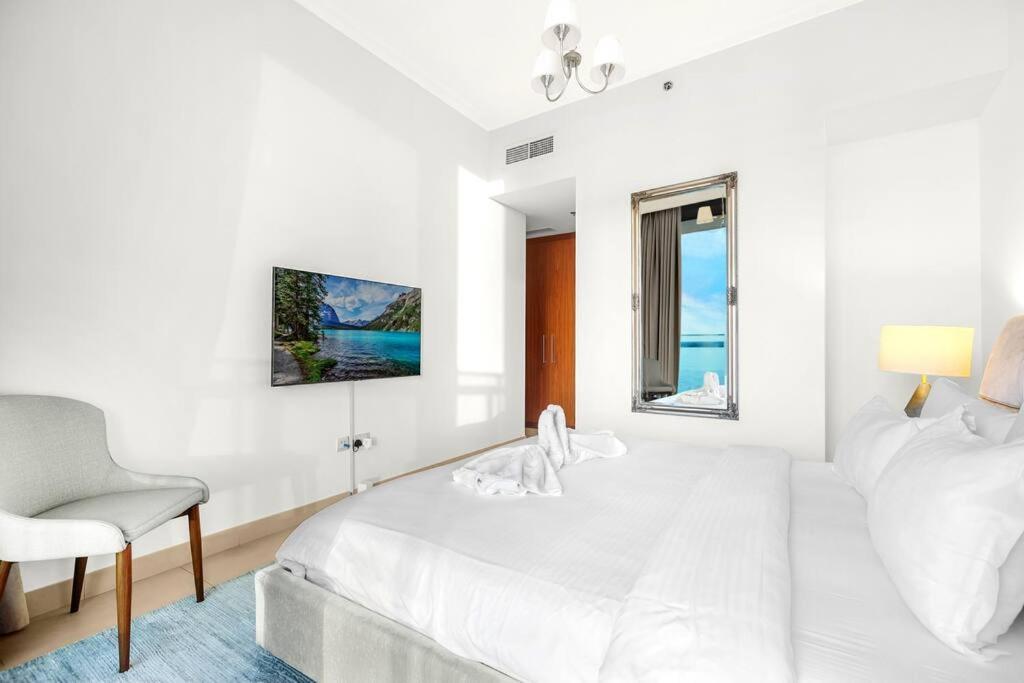 First Class 2br Stunning Views *