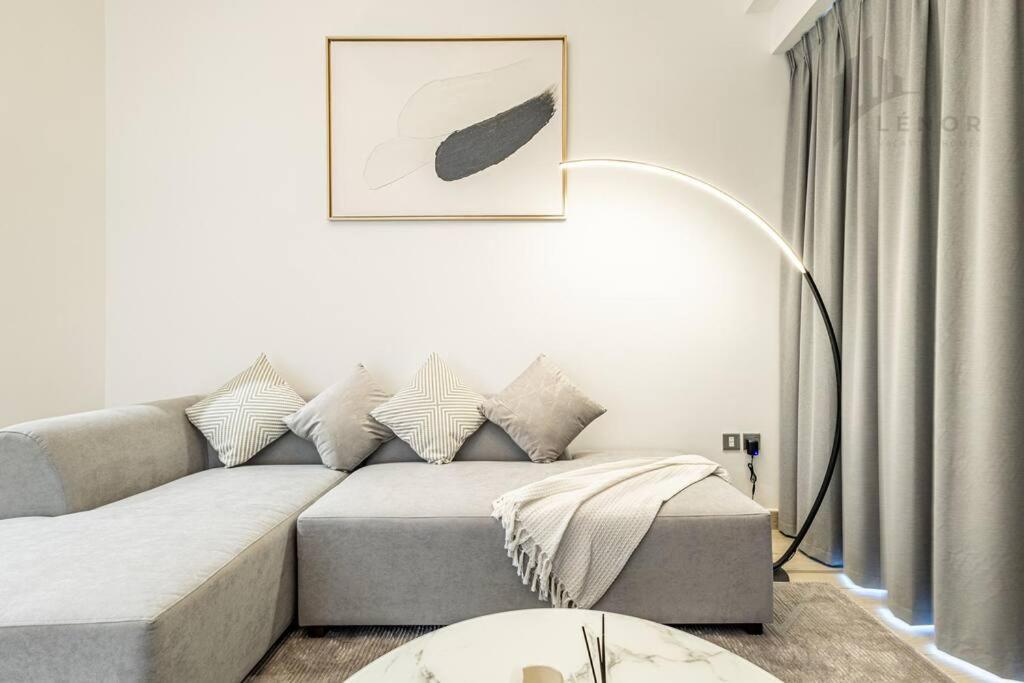 Apartment Chic 2br With Partial Burj Khalifa View *