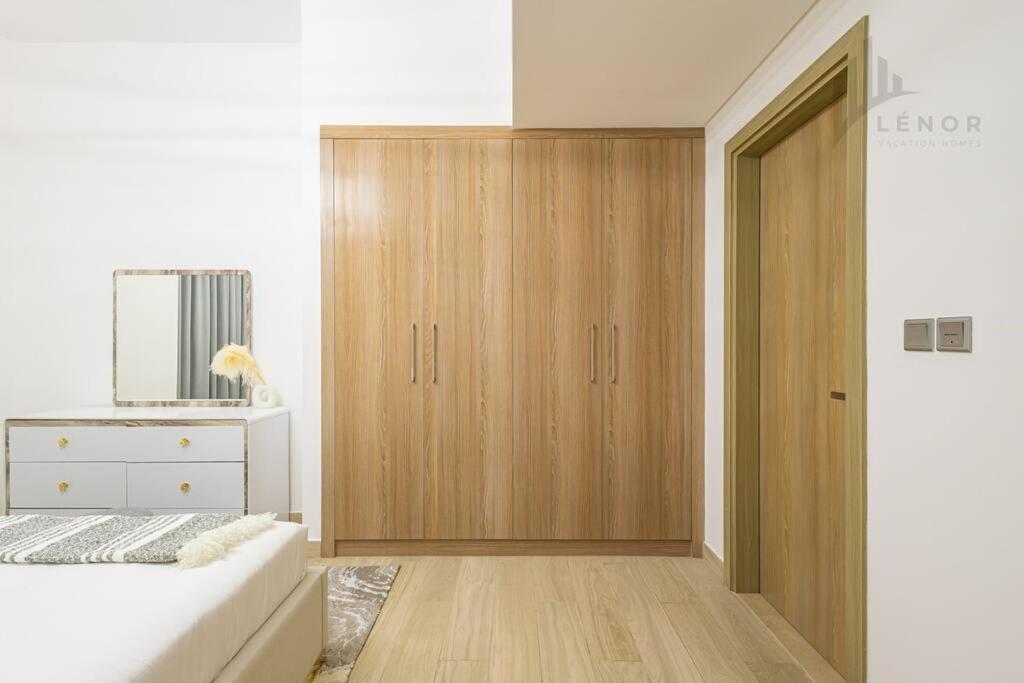 Chic 2br With Partial Burj Khalifa View Apartment *