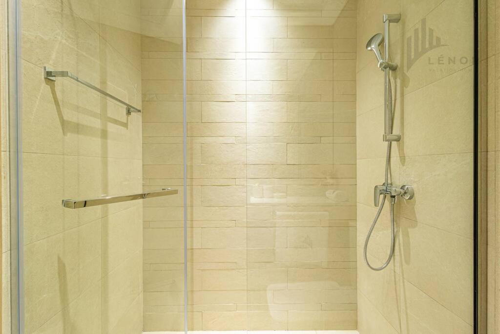 Chic 2br With Partial Burj Khalifa View Apartment *