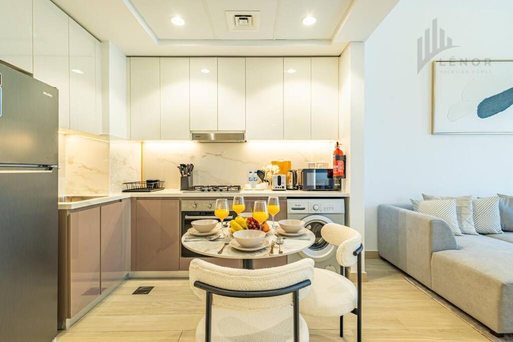 Apartment Chic 2br With Partial Burj Khalifa View *