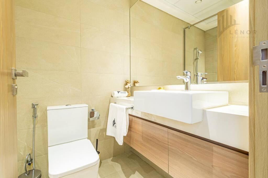 Apartment Chic 2br With Partial Burj Khalifa View