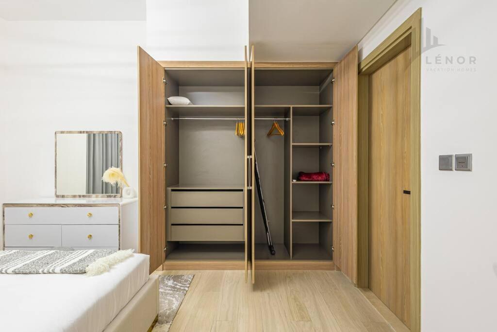 Apartment Chic 2br With Partial Burj Khalifa View